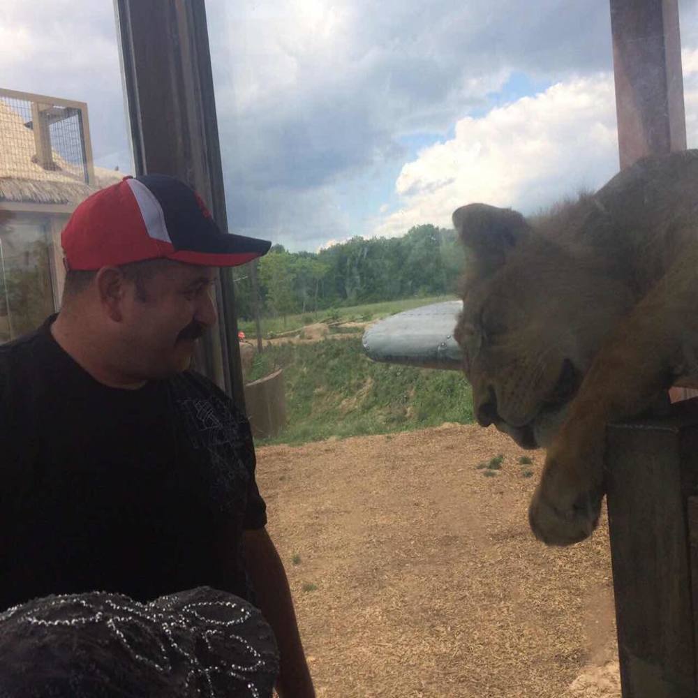 Meet your Posher, Majid